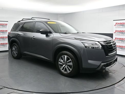 Used 2023 Nissan Pathfinder SL w/ Lighting Package (N92) FWD image 2