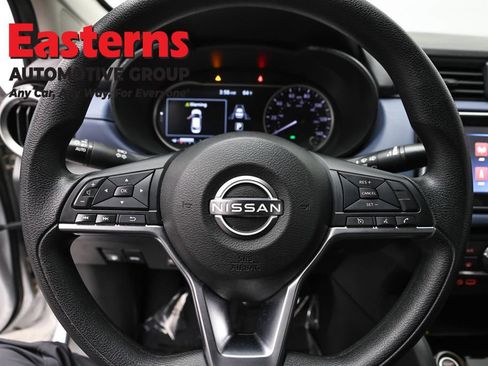 Used 2023 Nissan Versa SV FWD image 10