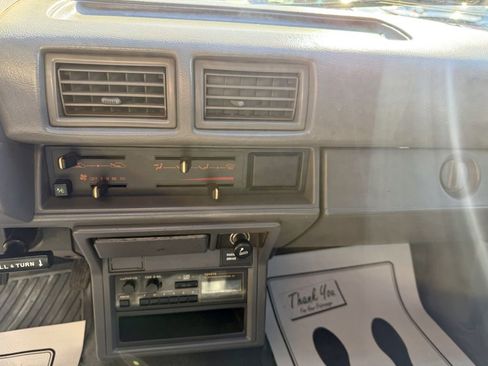 Used 1987 Toyota Pickup Deluxe image 13