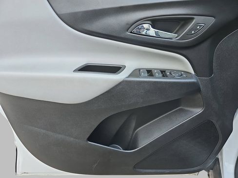 Used 2024 Chevrolet Equinox LS w/ LS Convenience Package image 31