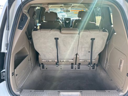 Used 2014 Chrysler Town & Country Touring image 13