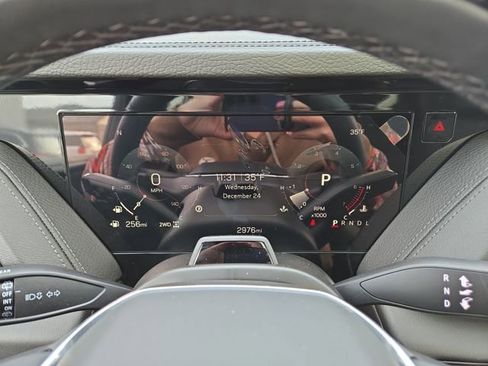 Used 2025 GMC Yukon XL Denali w/ Denali Reserve Package image 17