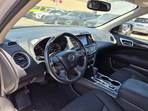 Used 2017 Nissan Pathfinder SV AWD/4WD image 16