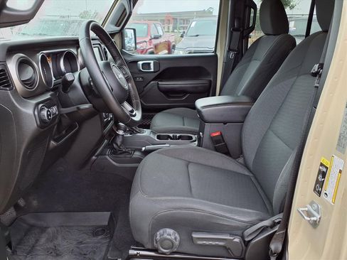 Used 2020 Jeep Gladiator Sport w/ Quick Order Package 24S image 17