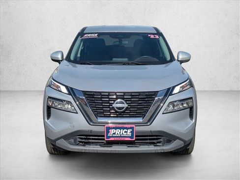 Used 2023 Nissan Rogue SV image 2