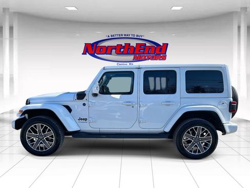 Used 2022 Jeep Wrangler Unlimited Sahara image 6