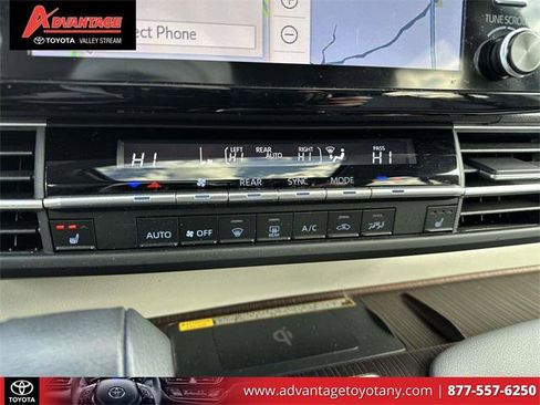 Certified 2024 Toyota Sienna XLE image 33