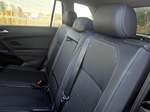 Used 2019 Volkswagen Tiguan SE w/ Panoramic Sunroof Package image 25