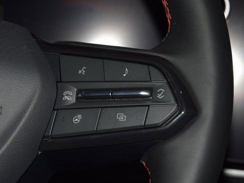 New 2025 Chevrolet Equinox EV RS w/ Convenience Package II FWD image 37
