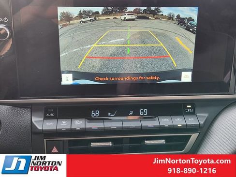 Used 2025 Toyota Camry SE image 21