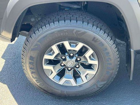Certified 2019 Toyota Tacoma TRD Off-Road AWD/4WD image 7