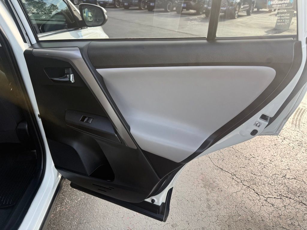 Certified 2018 Toyota RAV4 XLE AWD/4WD image 19