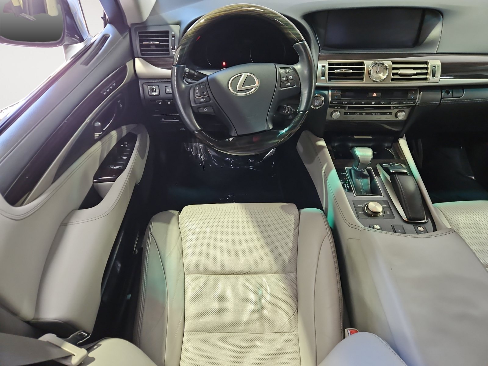 Used 2014 Lexus LS 460 w/ Comfort Package RWD image 11