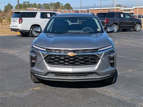 Used 2025 Chevrolet Trax LT image 8