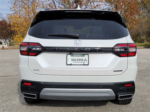 New 2025 Honda Pilot Touring image 5