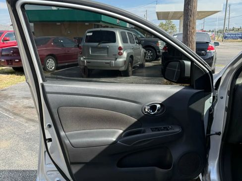 Used 2012 Nissan Versa SL image 5