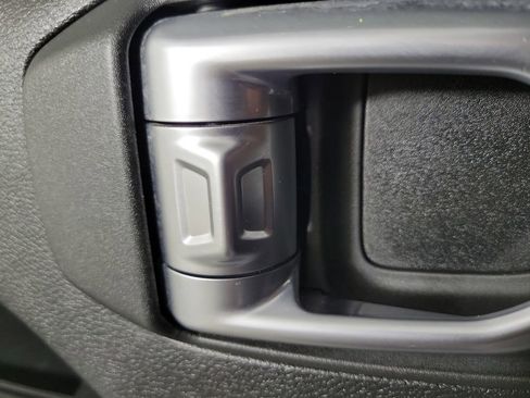 Used 2018 Jeep Wrangler Unlimited Sport S AWD/4WD image 16