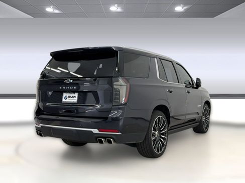 Used 2025 Chevrolet Tahoe High Country AWD/4WD image 9