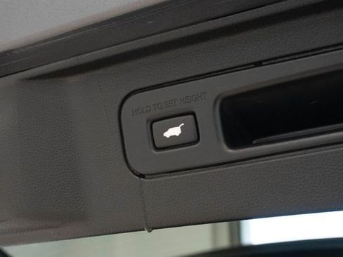 Used 2025 Honda Pilot EX-L image 11