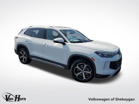 New 2025 Volkswagen Tiguan SE image 1