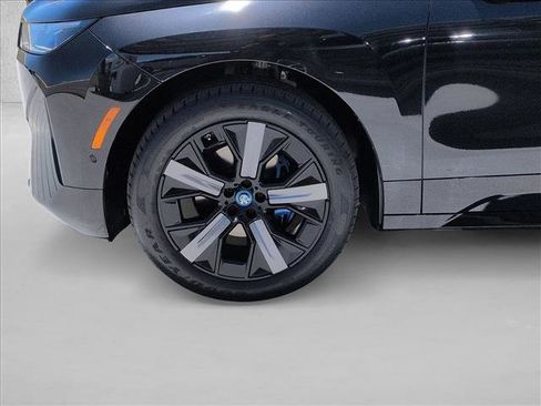 Used 2024 BMW iX xDrive50 w/ Premium Package AWD/4WD image 26