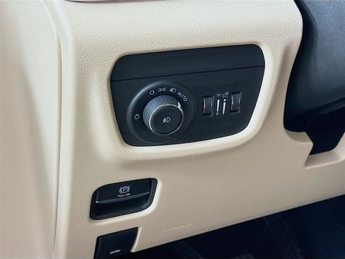 Used 2023 Jeep Grand Cherokee Limited w/ Black Appearance Package AWD/4WD image 14