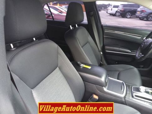 Used 2018 Chrysler 300 Touring w/ Sport Appearance Package image 30