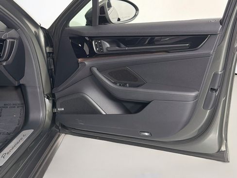 Used 2025 Porsche Panamera image 21