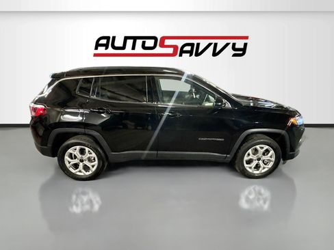 Used 2025 Jeep Compass Latitude AWD/4WD image 8