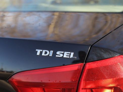 Used 2014 Volkswagen Passat TDI SEL Premium image 33