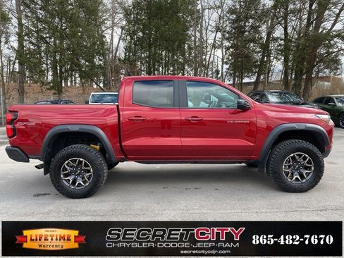 Used 2025 Chevrolet Colorado ZR2 w/ Technology Package image 4
