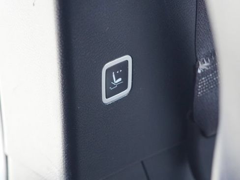 Used 2025 Chrysler Pacifica Select FWD image 41