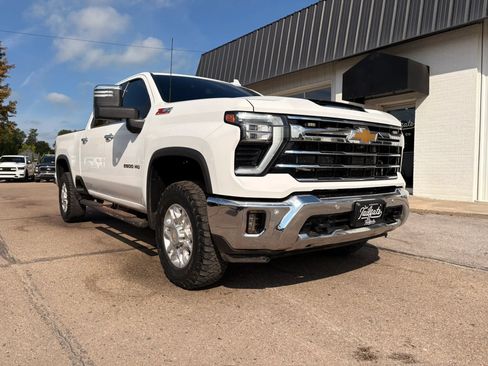 Used 2024 Chevrolet Silverado 2500 LTZ w/ LTZ Plus Package AWD/4WD image 2