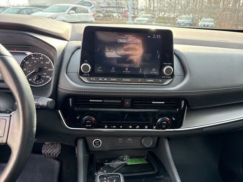 Used 2023 Nissan Rogue SV w/ SV Premium Package image 16