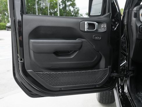Used 2024 Jeep Gladiator Sport AWD/4WD image 33