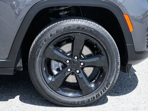 Used 2024 Jeep Grand Cherokee L Laredo AWD/4WD image 38