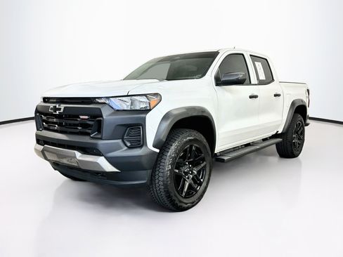 Used 2025 Chevrolet Colorado Trail Boss AWD/4WD image 3
