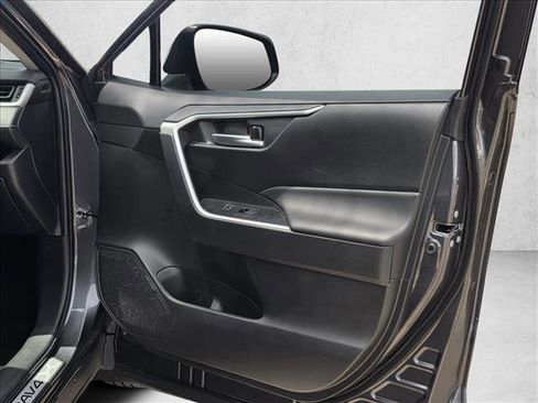 Used 2025 Toyota RAV4 XLE FWD image 10