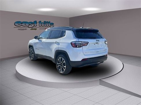 Certified 2022 Jeep Compass Limited w/ Sun and Sound Group image 5