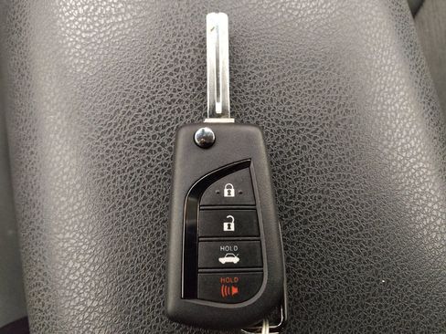 Used 2020 Toyota Camry LE w/ Carpet Mat Package image 32