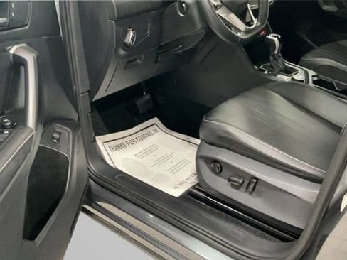 Certified 2024 Volkswagen Tiguan SE w/ Panoramic Sunroof Package AWD/4WD image 29