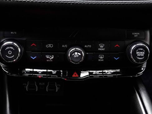 Used 2021 Dodge Durango SXT RWD image 22