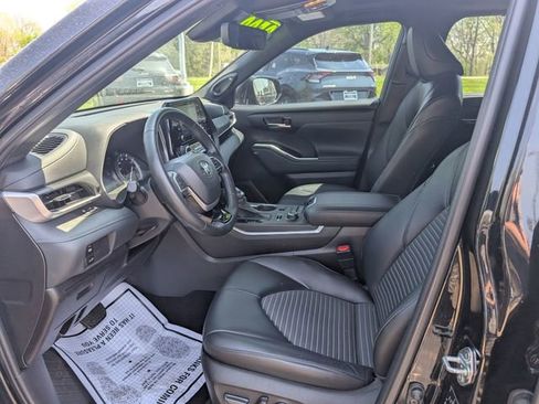 Used 2022 Toyota Highlander XSE AWD/4WD image 13
