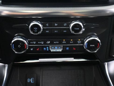 Used 2022 Ford F150 Raptor w/ Equipment Group 801A High AWD/4WD image 40