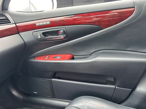 Used 2012 Lexus LS 460 AWD w/ Comfort Pkg image 22