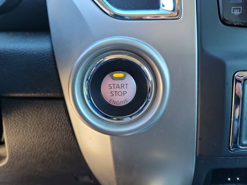 Used 2019 Nissan Titan SL w/ Chrome Package image 13