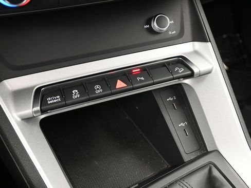 Used 2025 Audi Q3 2.0T Premium image 29