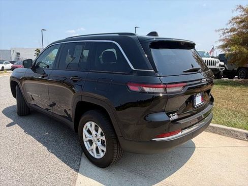 Certified 2023 Jeep Grand Cherokee Limited w/ Luxury Tech Group II AWD/4WD image 18