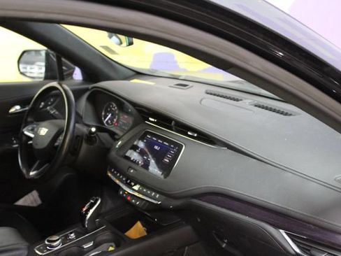 Used 2021 Cadillac XT4 Luxury w/ Driver Awareness Package AWD/4WD image 12