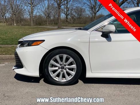 Used 2018 Toyota Camry LE image 10